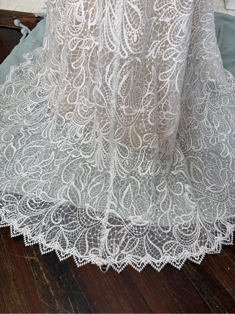 Gorgeous All Who Wander Piper Wedding Gown Boho Lace Strapless Size 10 - Picture 12 of 16